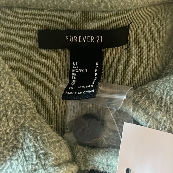 New With Tags Forever 21 cropped oversized lightweight jacket - Small - Picture 6 of 9